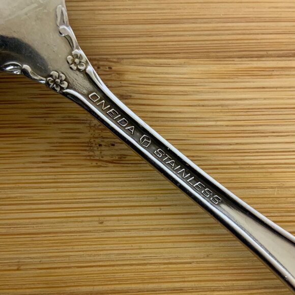 Vintage Oneida Stainless Dover 3 Oval Soup Spoons Cube Logo Replacement Flatware - Picture 4 of 4